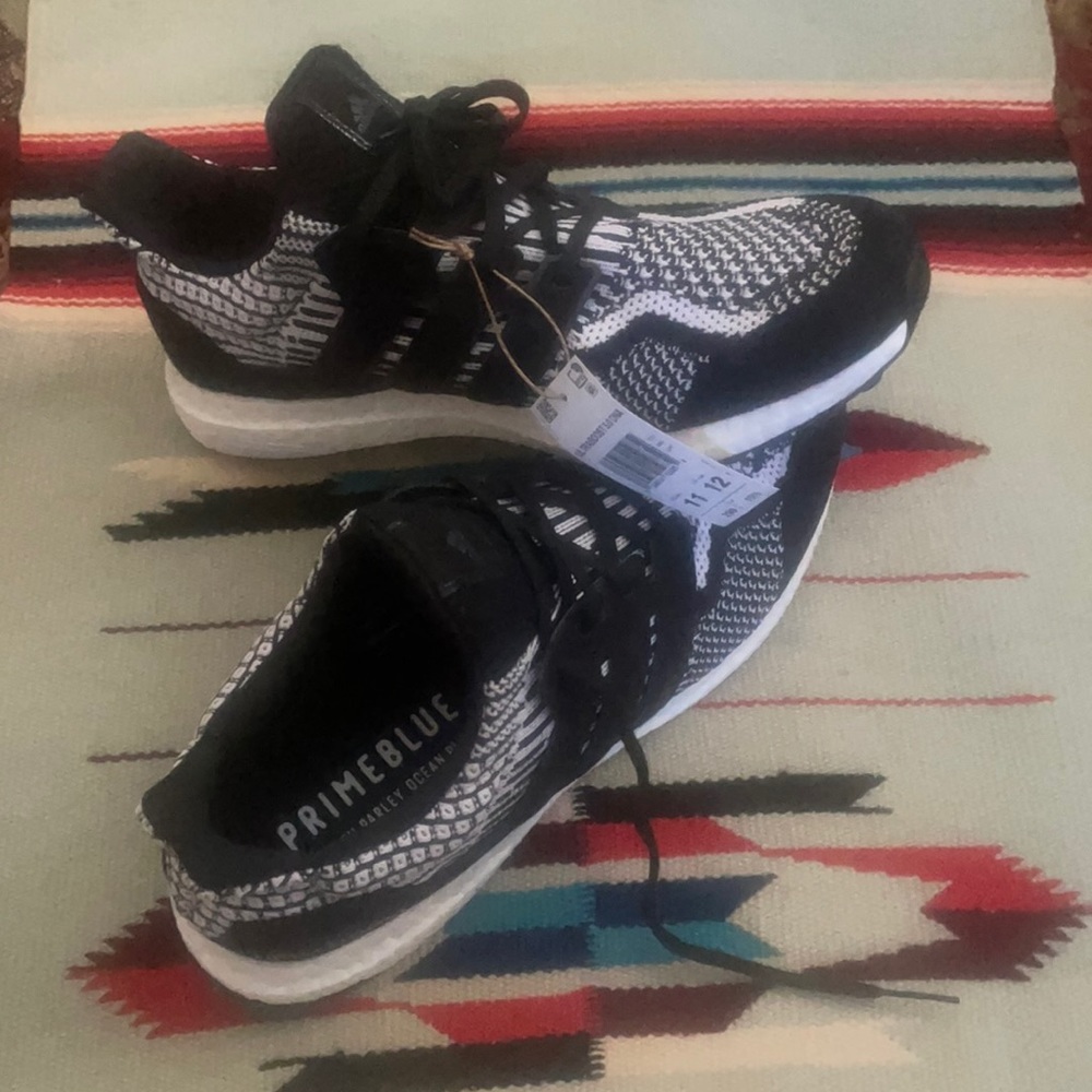 NWT Adidas Ultraboost Mens 11 W 12. Ultraboost 5.0 DNA Oreo black and white